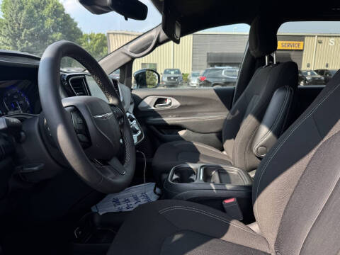 2024 Chrysler Pacifica Touring