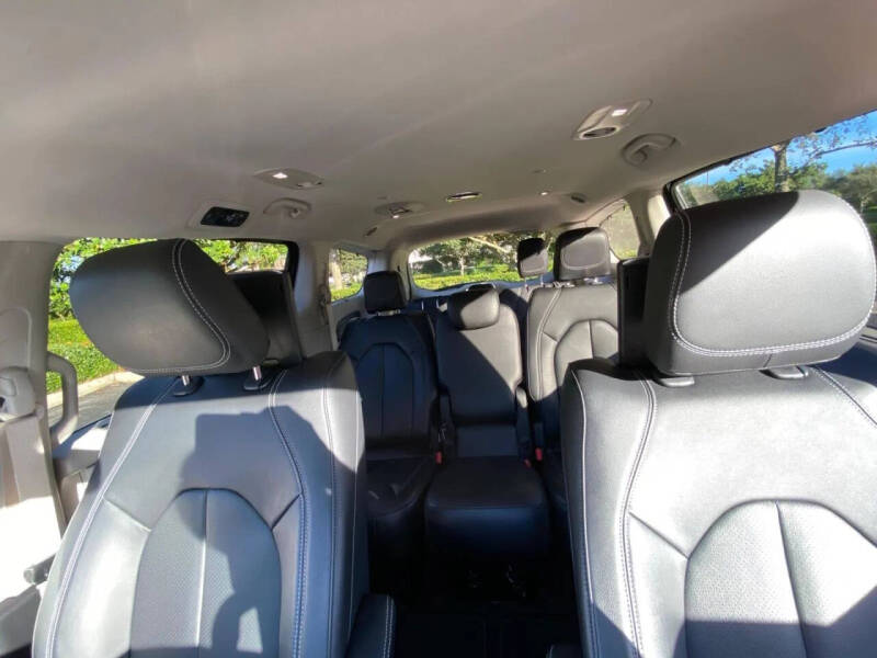 2022 Chrysler Pacifica Touring L