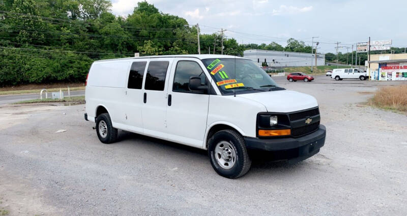 2011 Chevrolet Express LS photo 3