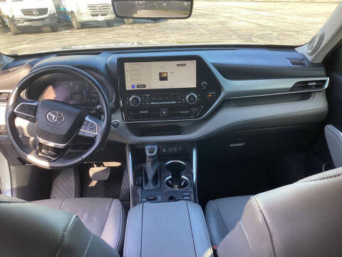 2023 Toyota Highlander Platinum