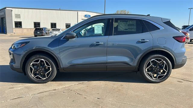 2025 Ford Escape Hybrid Platinum