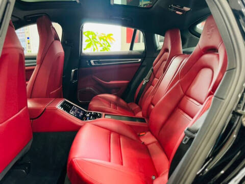 2022 Porsche Panamera 4 Platinum Edition