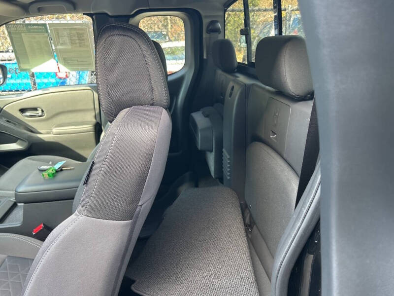 2025 Nissan Frontier SV