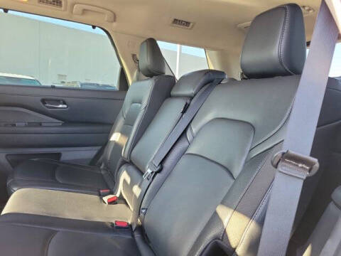 2024 Nissan Pathfinder SL