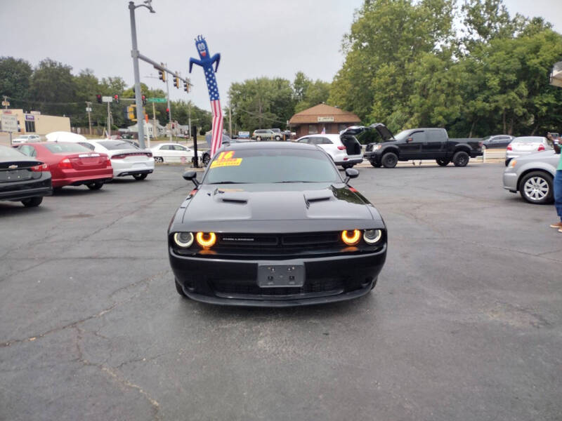2016 Dodge Challenger SXT Plus