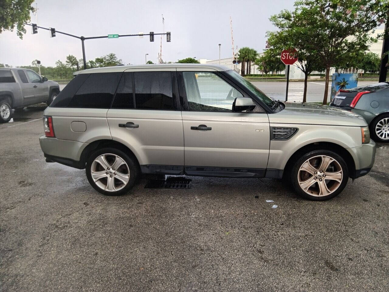 2010 Land Rover Range Rover Sport SUV / Crossover - $8,950
