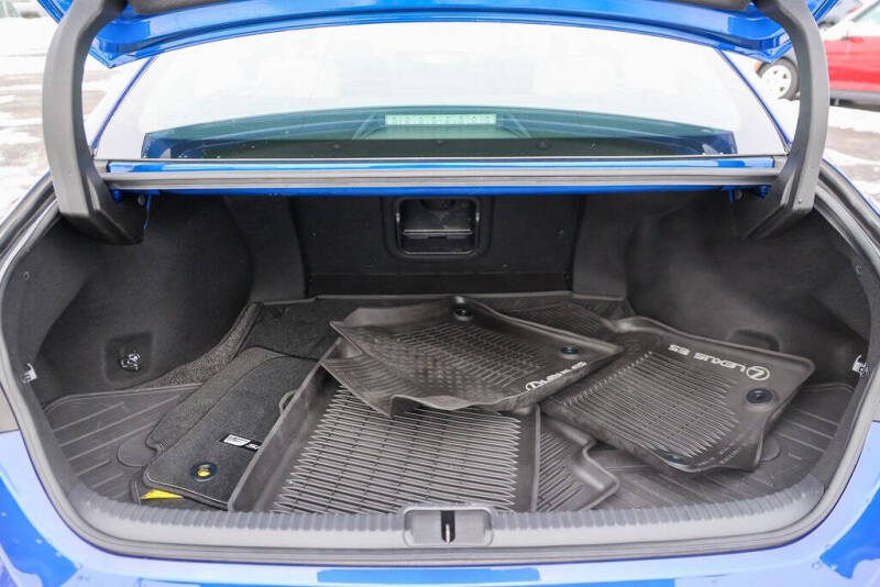 2022 Lexus ES 300h F SPORT