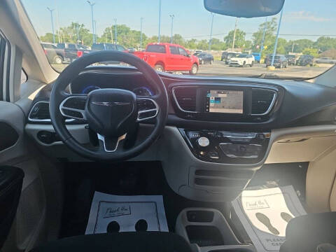 2023 Chrysler Voyager LX