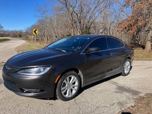 2017 Chrysler 200 Limited's photo