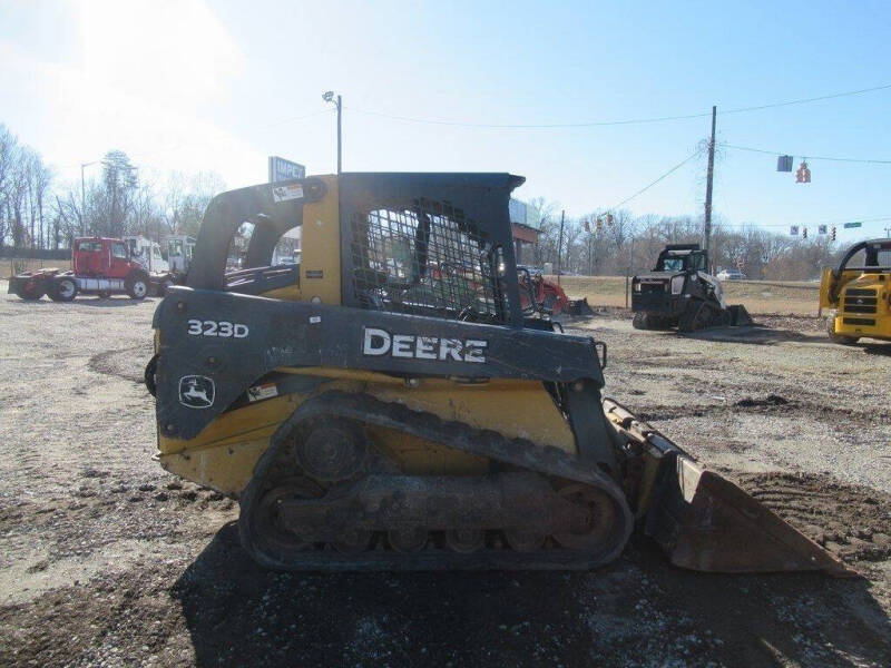 2010 John Deere 323D