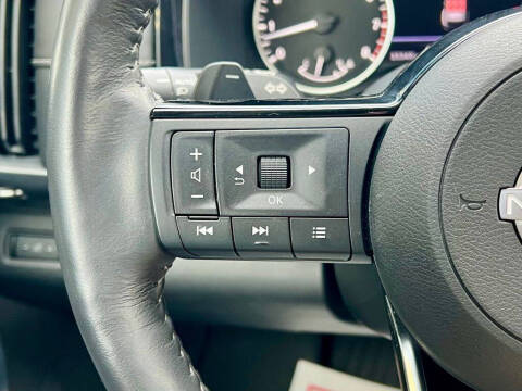 2022 Nissan Pathfinder SL