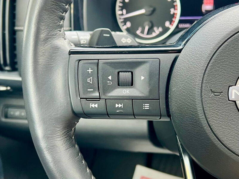 2022 Nissan Pathfinder SL