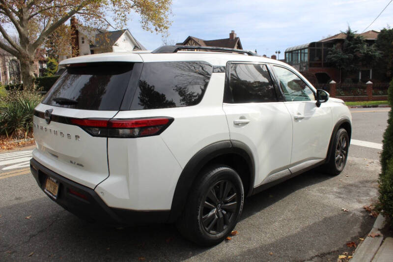 2022 Nissan Pathfinder SV