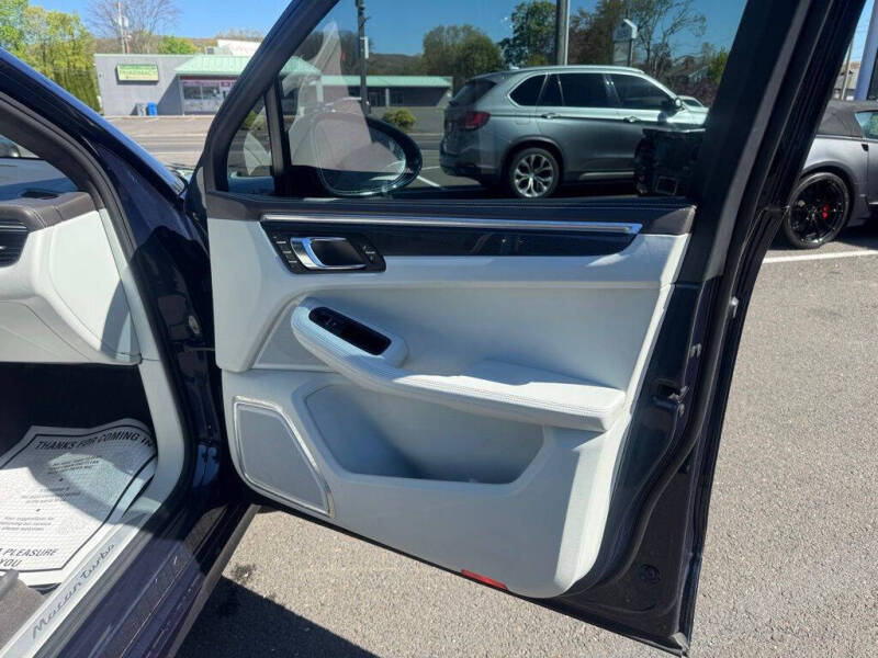 2016 Porsche Macan Turbo