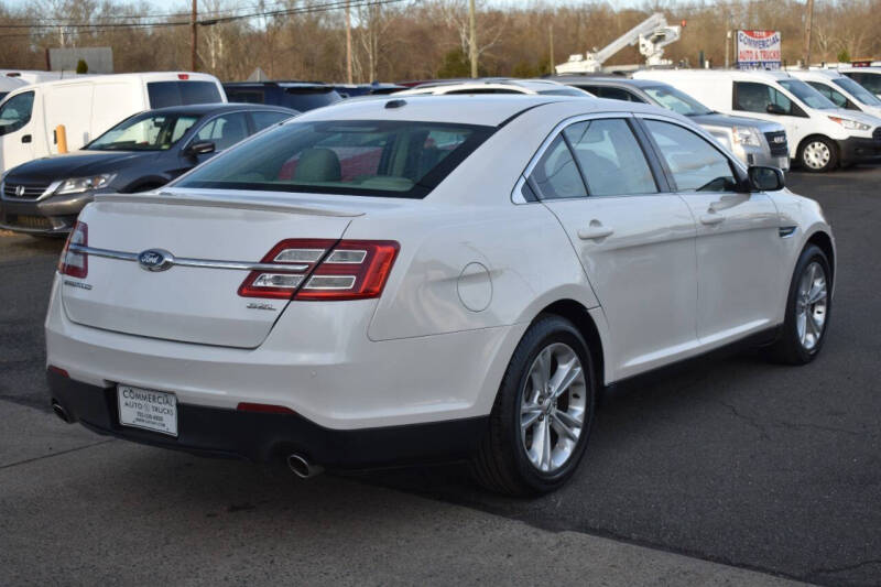 2014 Ford Taurus SEL photo 5