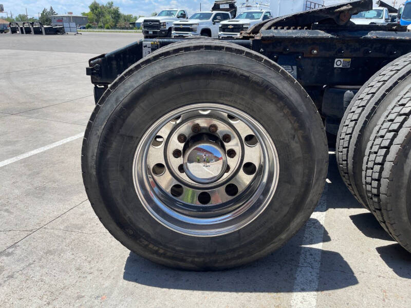 2015 Peterbilt 389