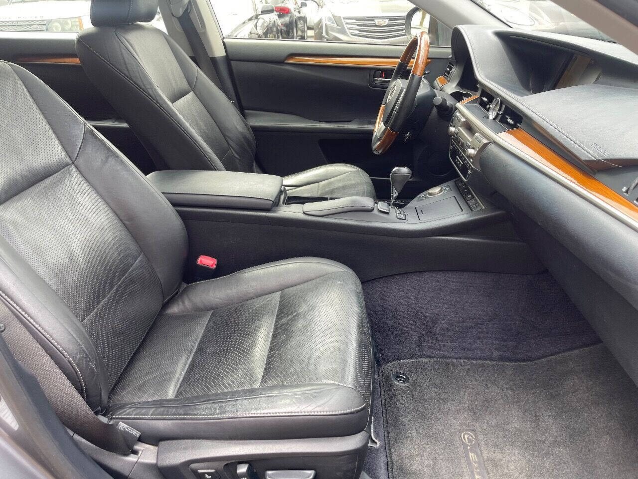 2014 Lexus E-Series Sedan - $13,900