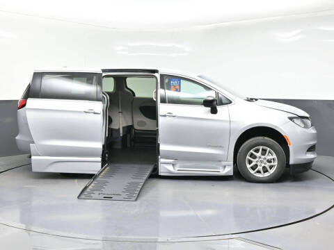 2024 Chrysler Voyager LX