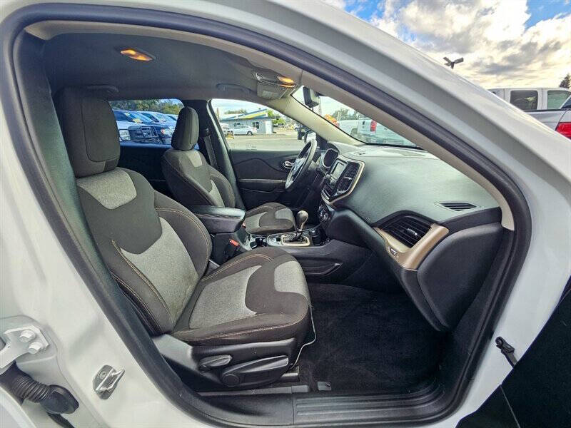 2016 Jeep Cherokee Sport