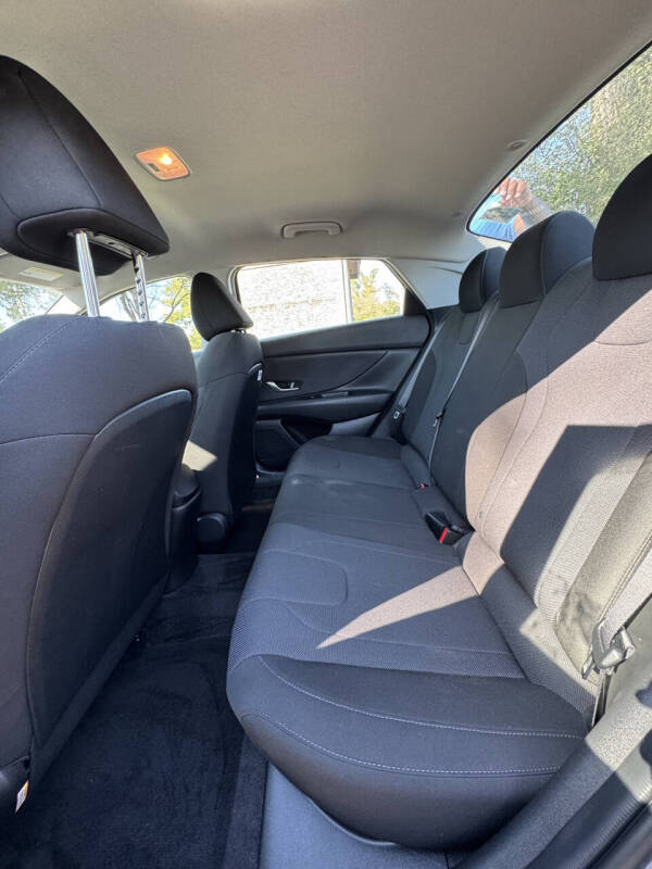 2023 Hyundai Elantra SE