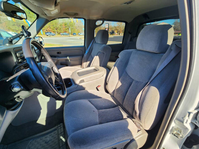 2005 Chevrolet Avalanche 2500 LS