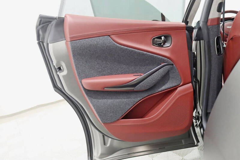 2021 Aston Martin DBX