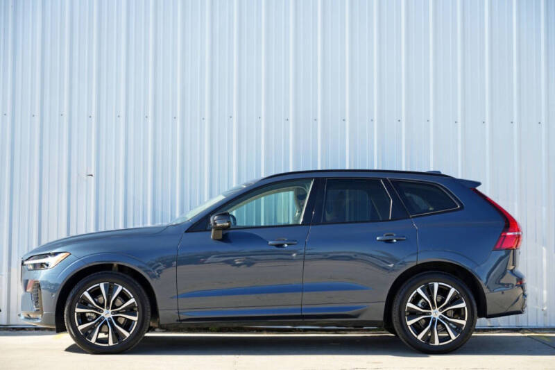 2023 Volvo XC60 B5 Plus Dark Theme