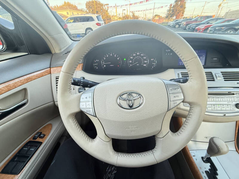 2005 Toyota Avalon XLS
