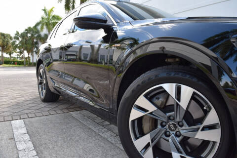 2022 Audi e-tron quattro Premium