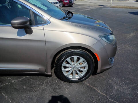 2017 Chrysler Pacifica Touring Plus