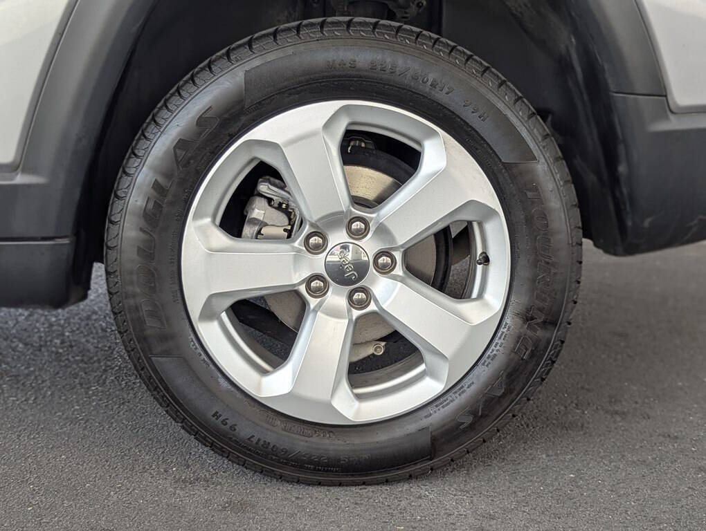 Silver 2018 Jeep Compass Latitude 4x4 Latitude 4dr SUV 10