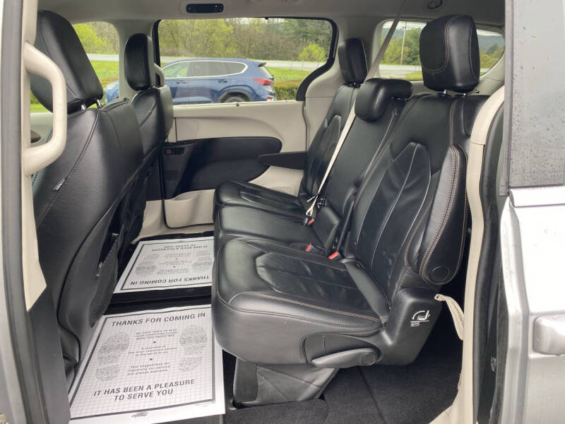 2017 Chrysler Pacifica Touring-L