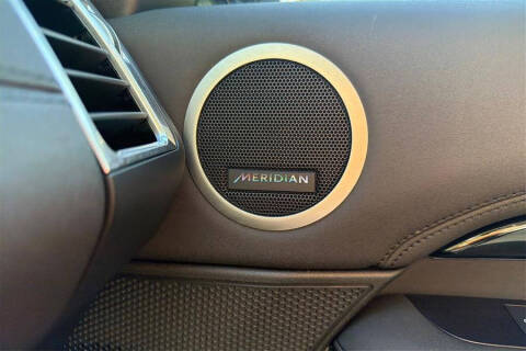 2024 Land Rover Discovery P300 S