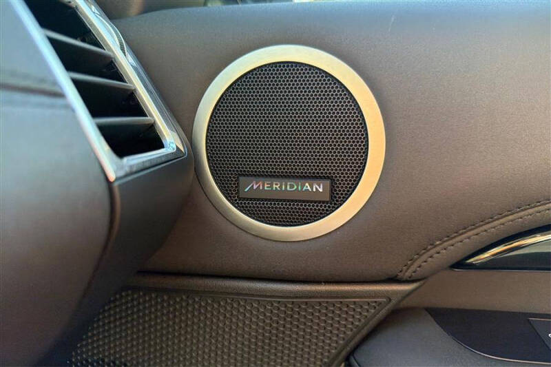 2024 Land Rover Discovery P300 S