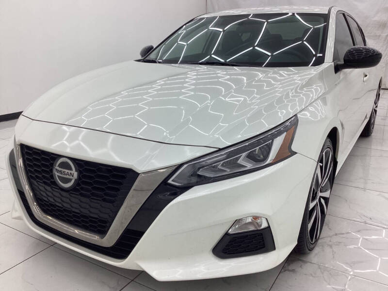 2019 Nissan Altima SR's photo