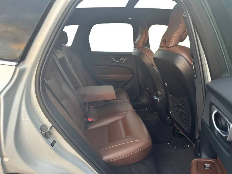 2023 Volvo XC60 B5 Plus Bright Theme