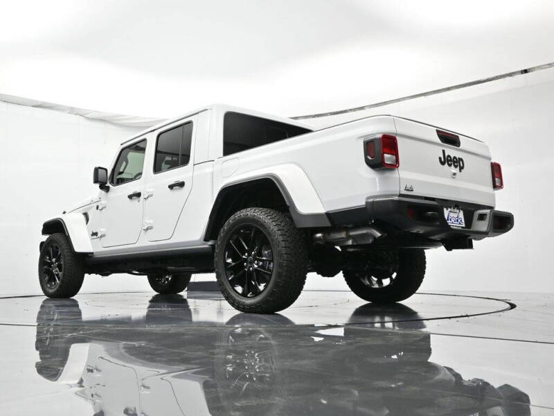 2025 Jeep Gladiator NightHawk