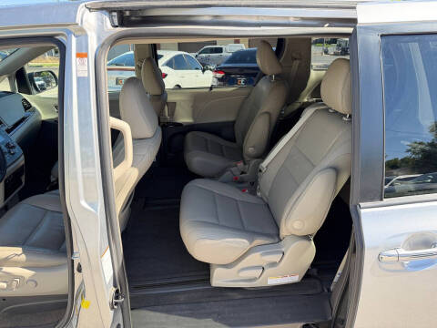 2017 Toyota Sienna XLE 8-Passenger