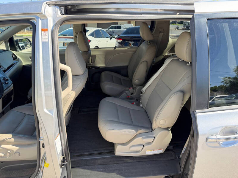 2017 Toyota Sienna XLE 8-Passenger
