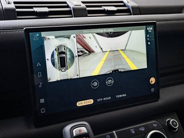 2024 Land Rover Defender 130 P400 Outbound