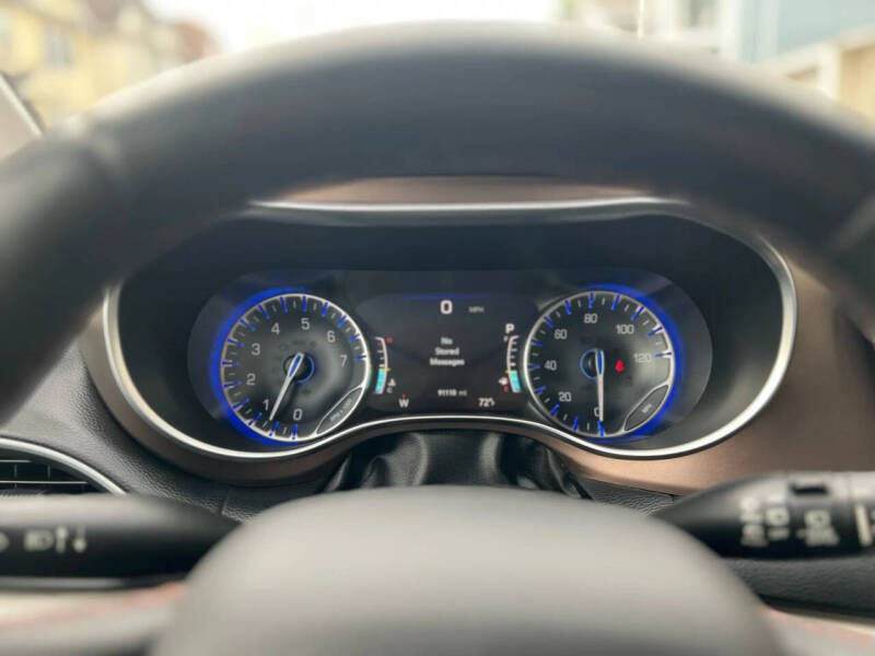 2017 Chrysler Pacifica Touring-L Plus