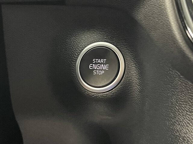 2024 Volvo XC40 B5 Plus Bright Theme