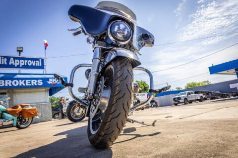 2011 Harley-Davidson FLHXI