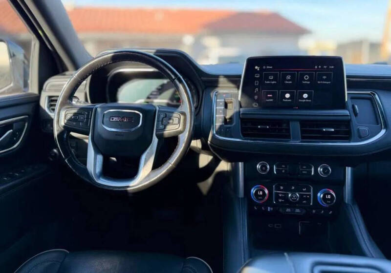 2023 GMC Yukon XL SLT