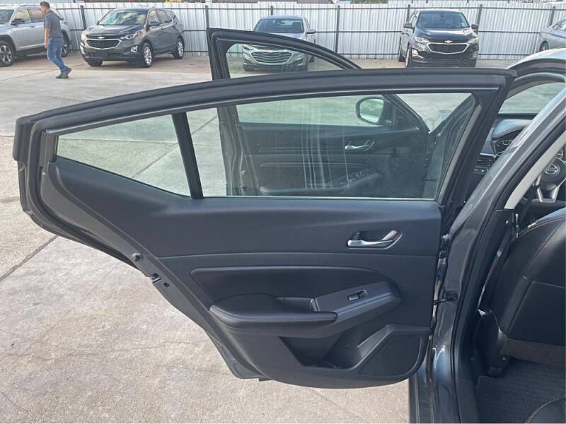 2022 Nissan Altima 2.5 SR