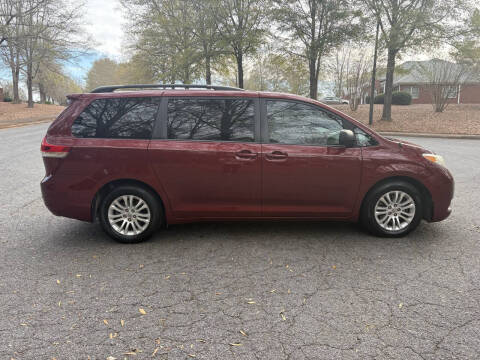 2014 Toyota Sienna XLE 7-Passenger Auto Access Seat