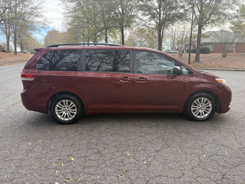 2014 Toyota Sienna XLE 7-Passenger Auto Access Seat