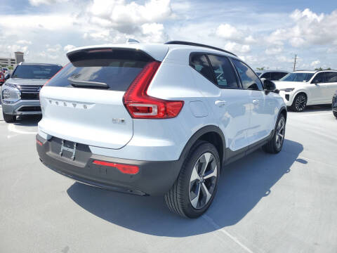 2026 Volvo XC40 B5 Plus