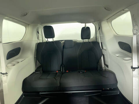 2024 Chrysler Voyager LX