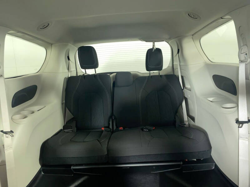 2024 Chrysler Voyager LX